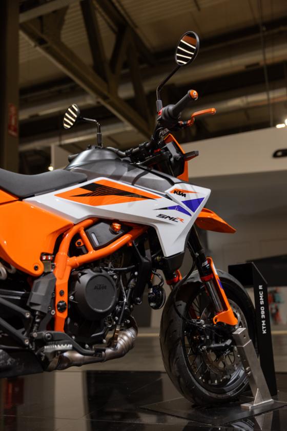 KTM shows off 390 SMC R supermoto at EICMA KTM shows off 390 SMC R supermoto at EICMA image