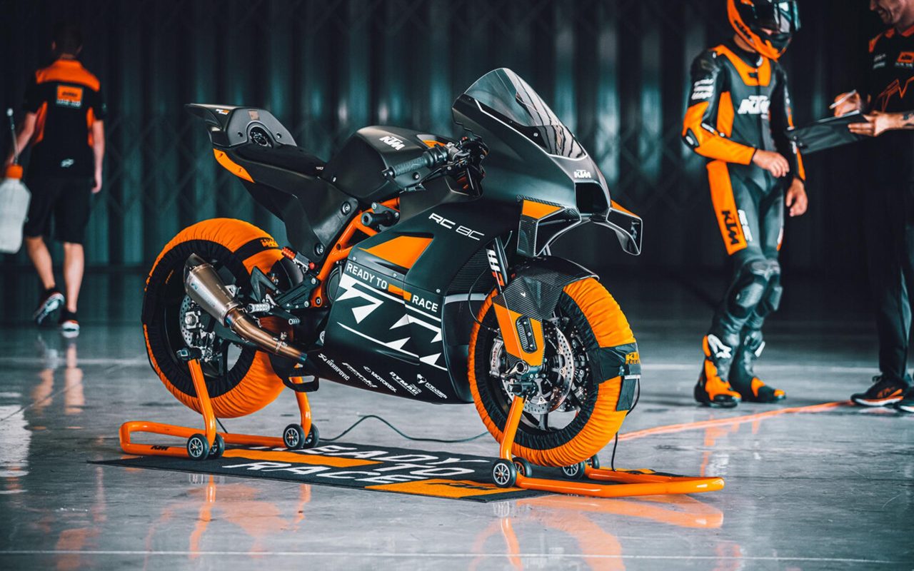 This 889cc KTM track bike weighs only 142kg