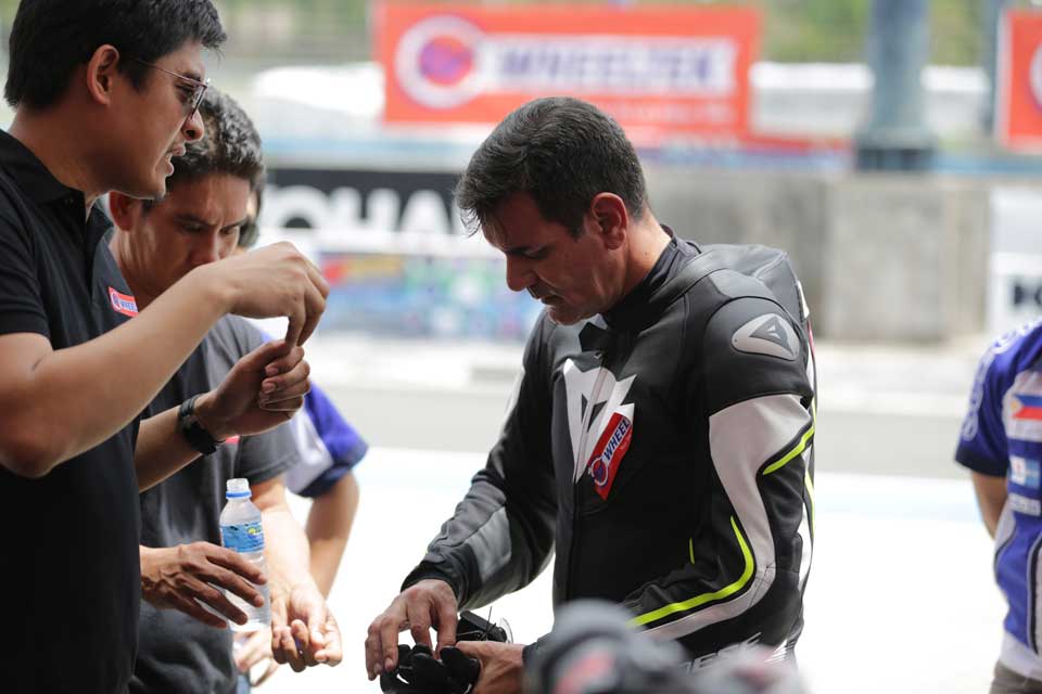 Miguel Bichara about to test the Suzuki GSX-R1000R