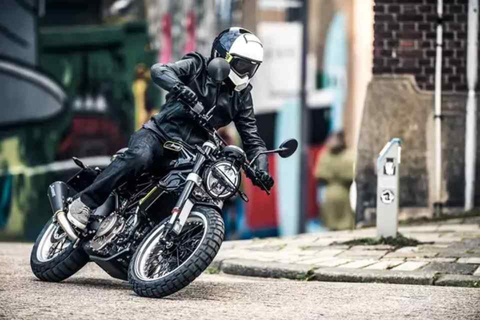 husqvarna svartpilen 401 scrambler